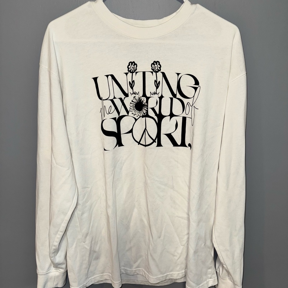 Nike white Graphic Long Sleeve Shirt